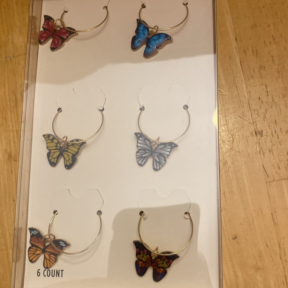 Butterfly wine charms Set of 6. NWT. NIP - Picture 2 of 5